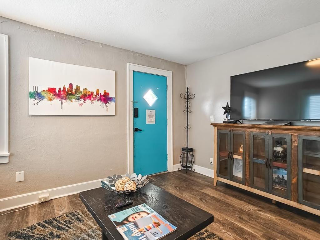 Heart Of Westport 1Br Villa Kansas City Ngoại thất bức ảnh