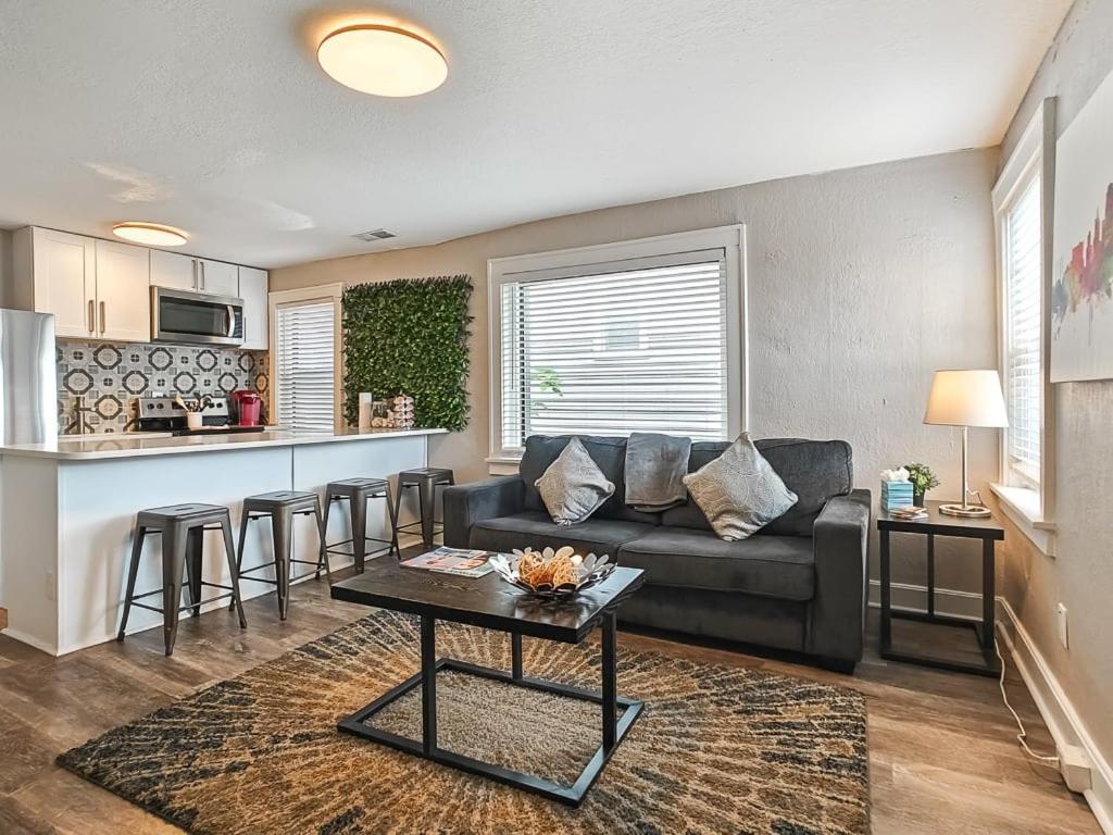 Heart Of Westport 1Br Villa Kansas City Ngoại thất bức ảnh